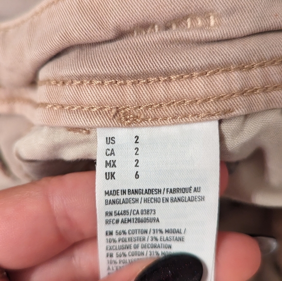 2 Pairs American Eagle Shorts size 2 - Picture 6 of 9